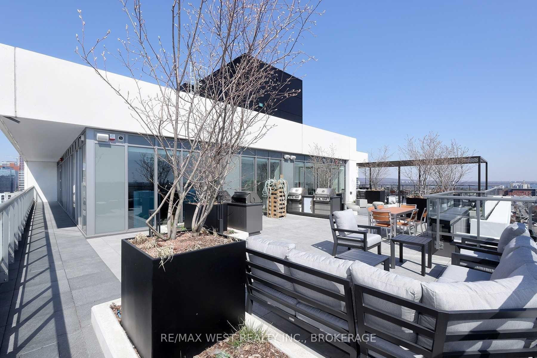 212 King William St, #618