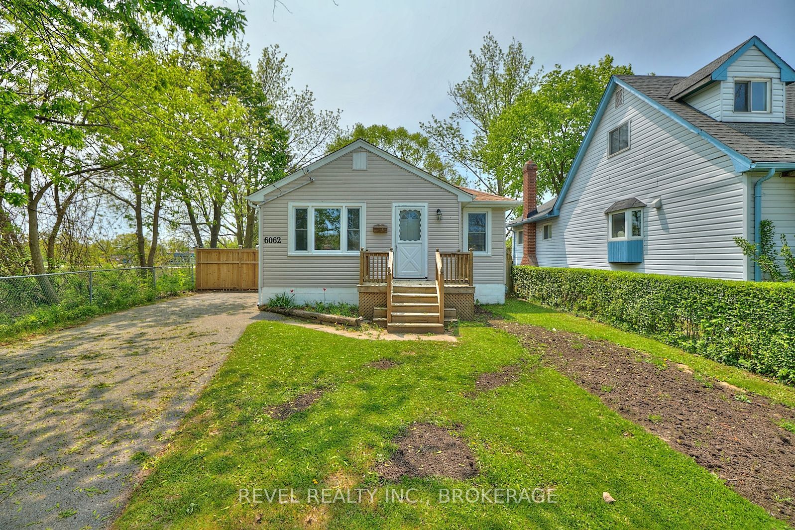 Listing X6027889 - Large Photo # 1