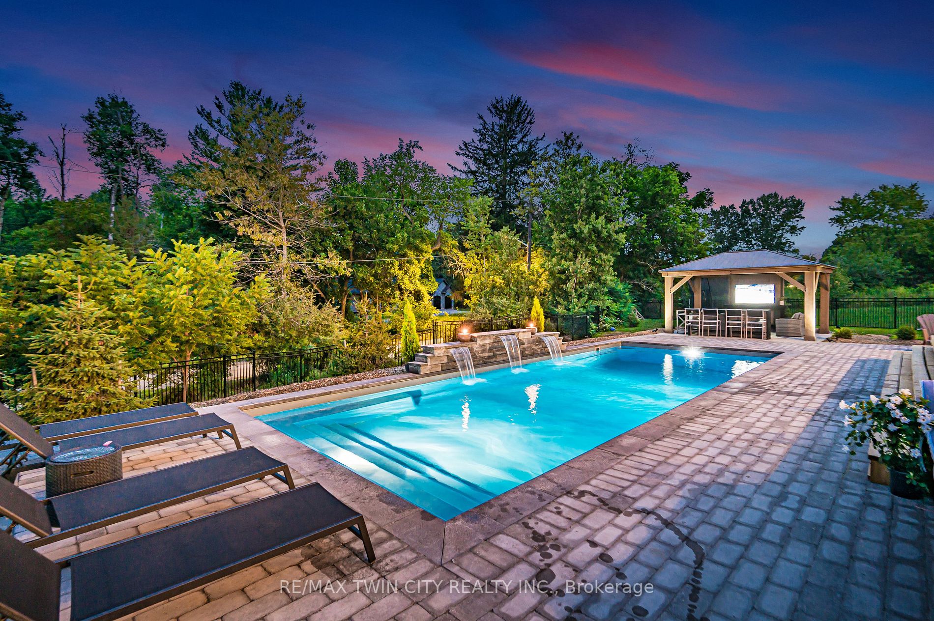 643 Regal Place