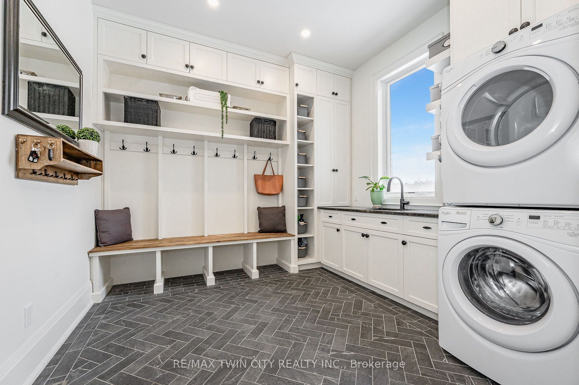 643 Regal Place
