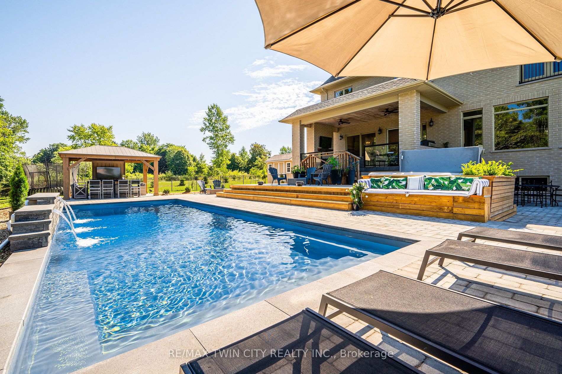 643 Regal Place