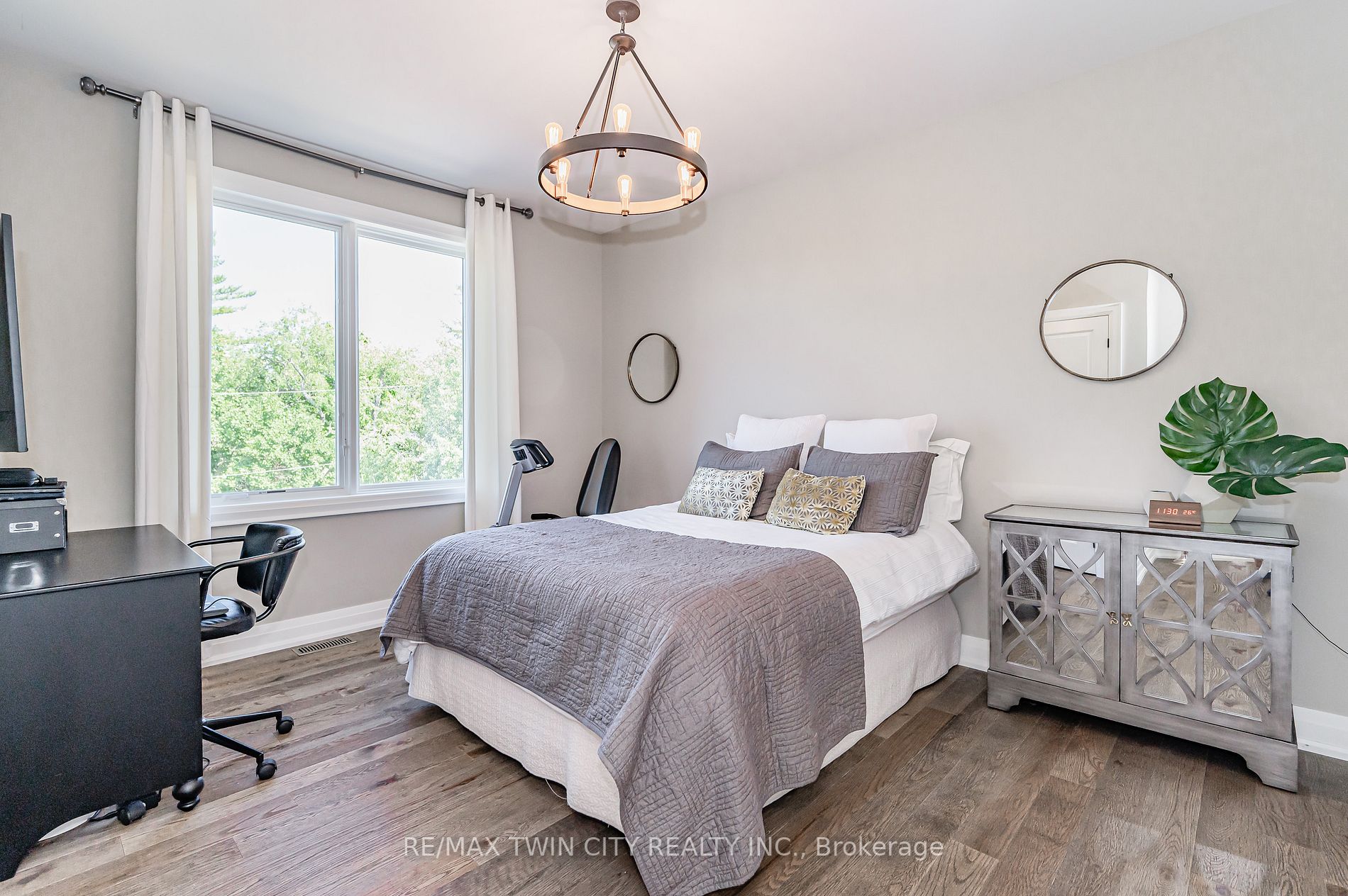 643 Regal Place