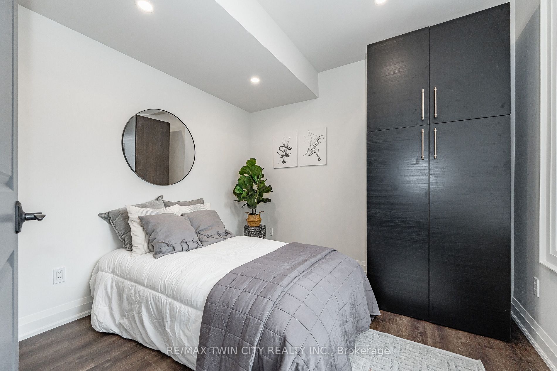 643 Regal Place