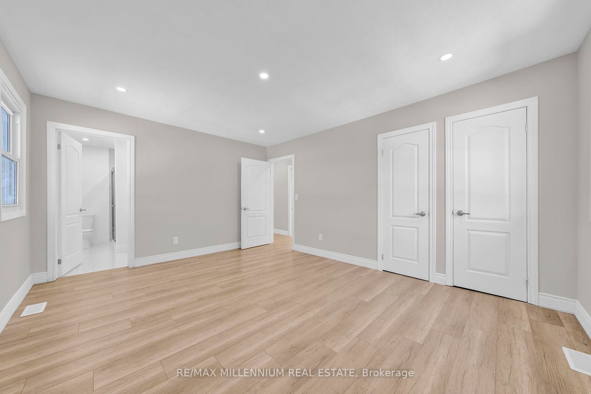 Listing X6030000 - Large Photo # 12