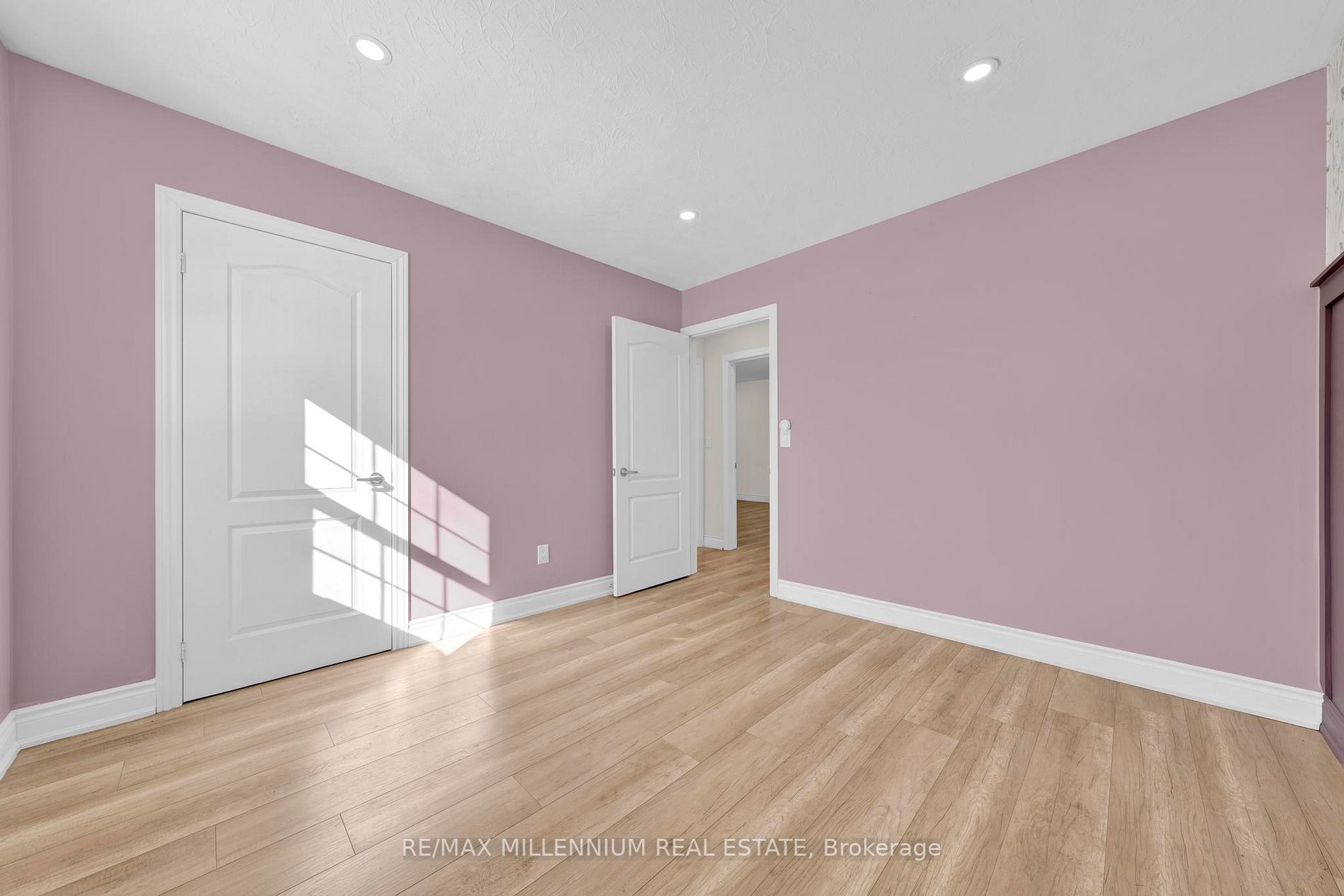 Listing X6030000 - Large Photo # 11