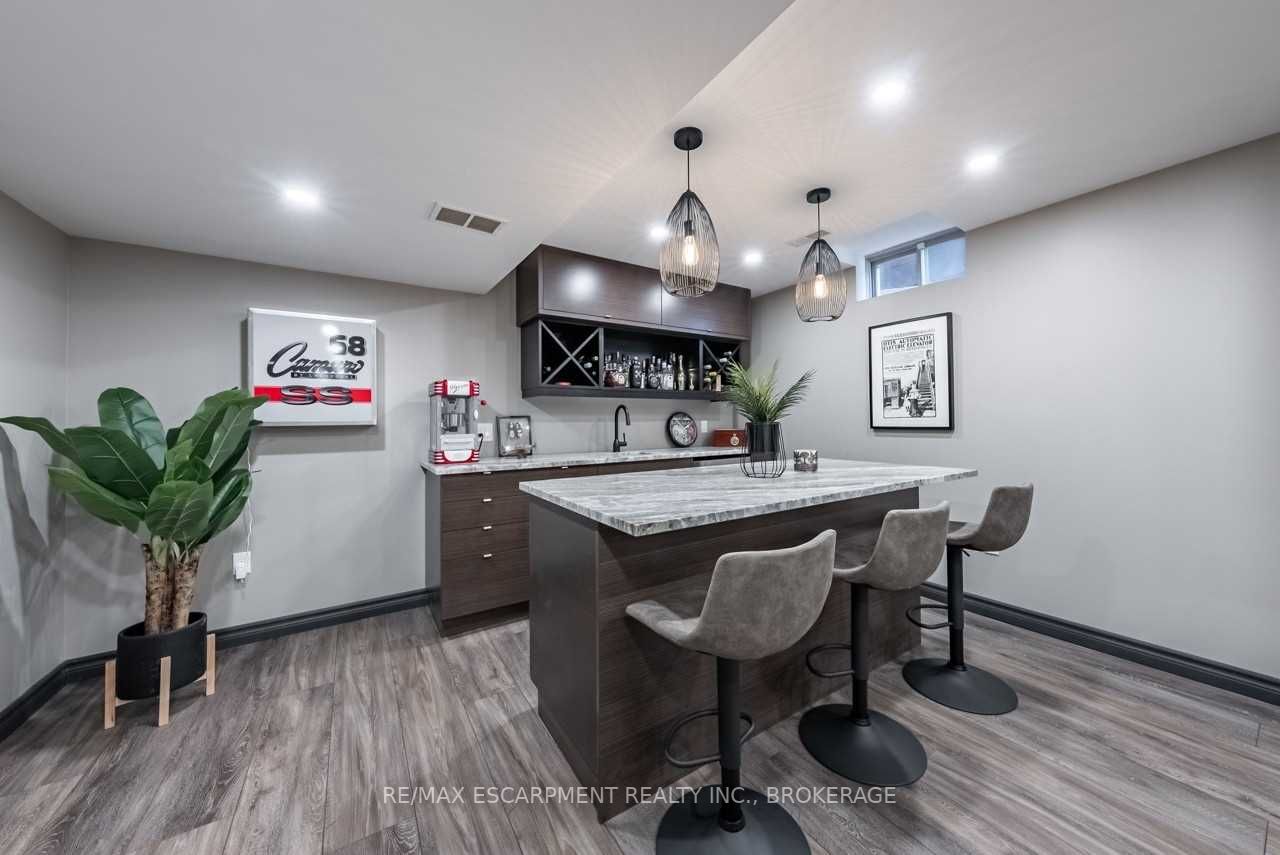 252 Westbank Tr