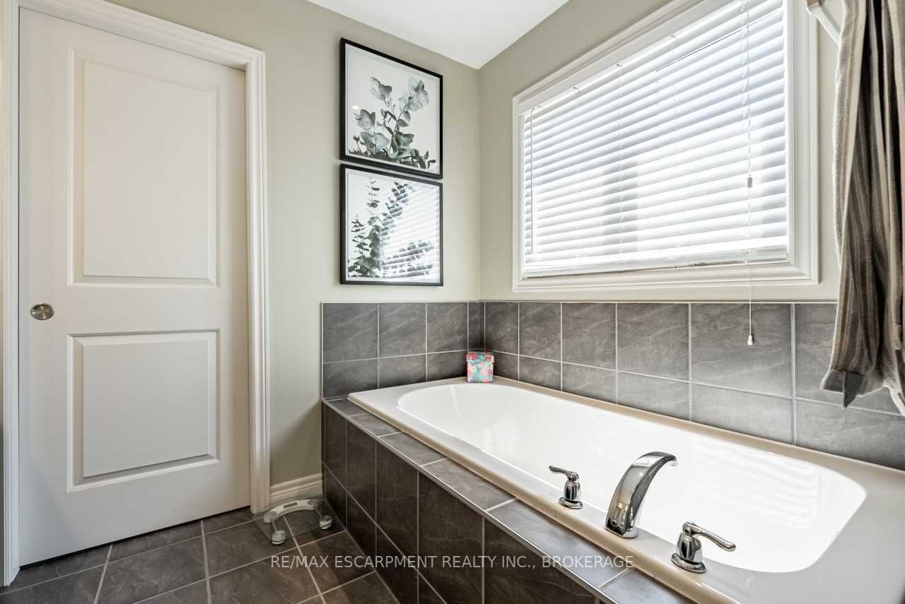 252 Westbank Tr