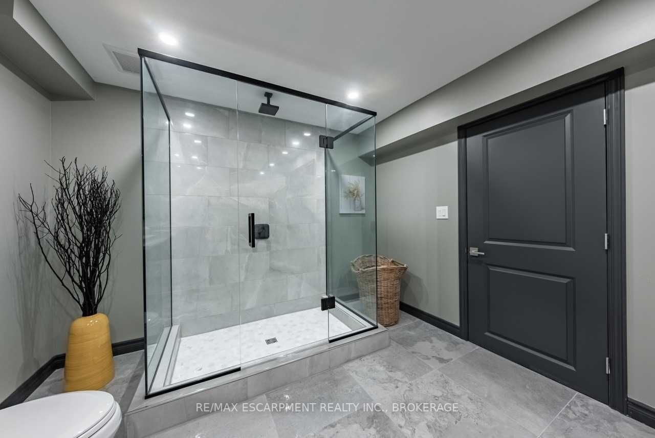 252 Westbank Tr