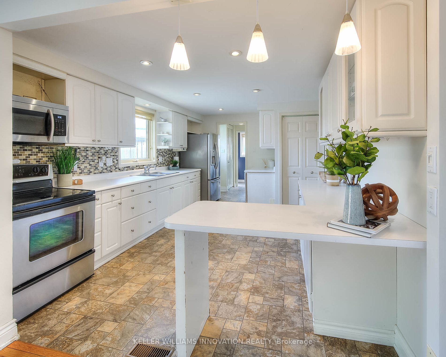 110 Roseneath Cres