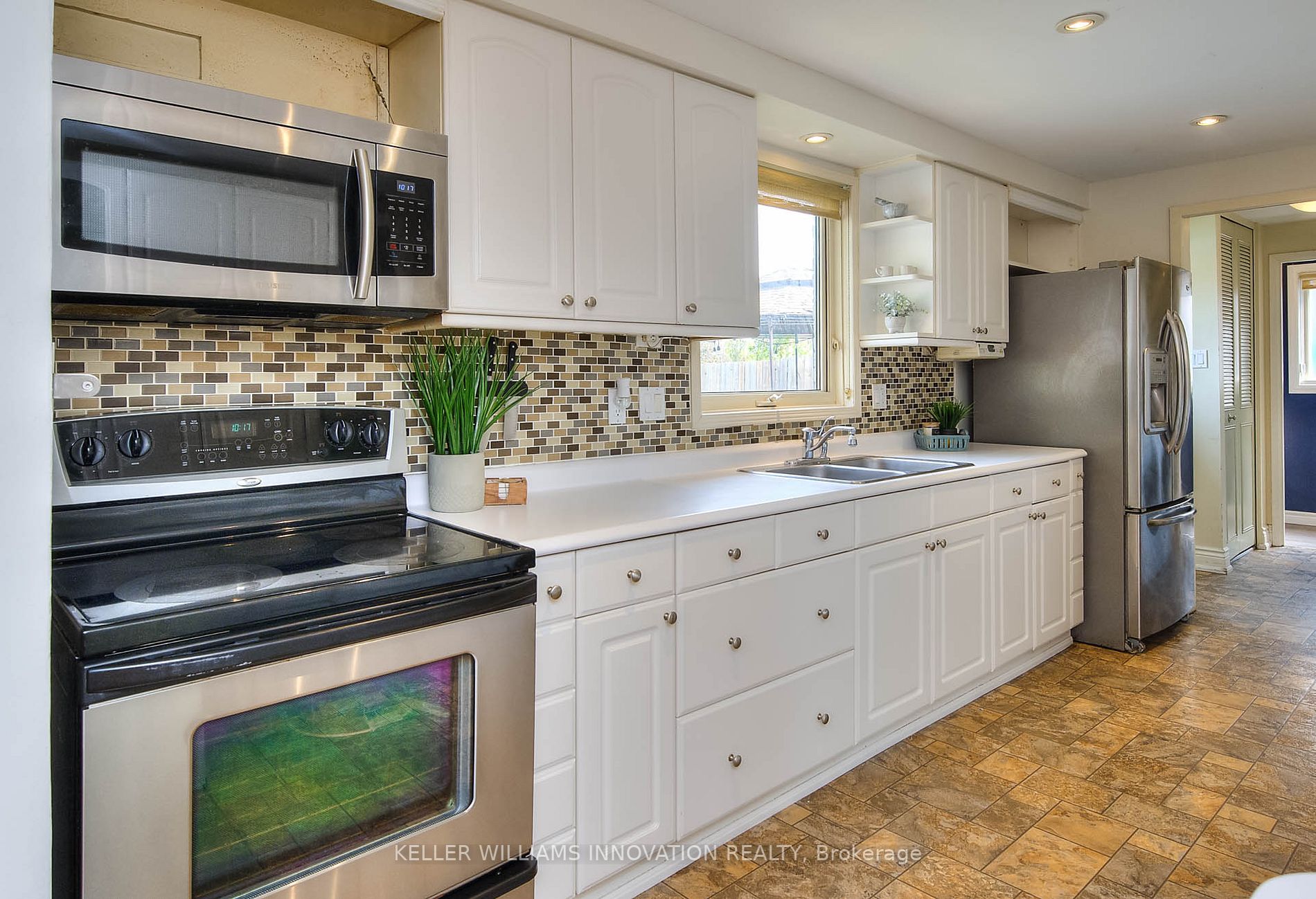 110 Roseneath Cres