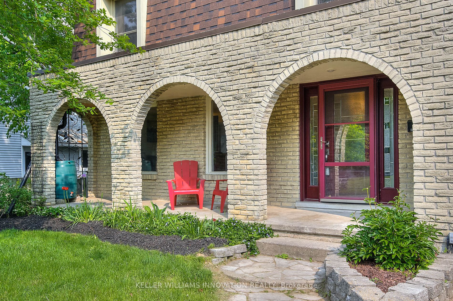 110 Roseneath Cres