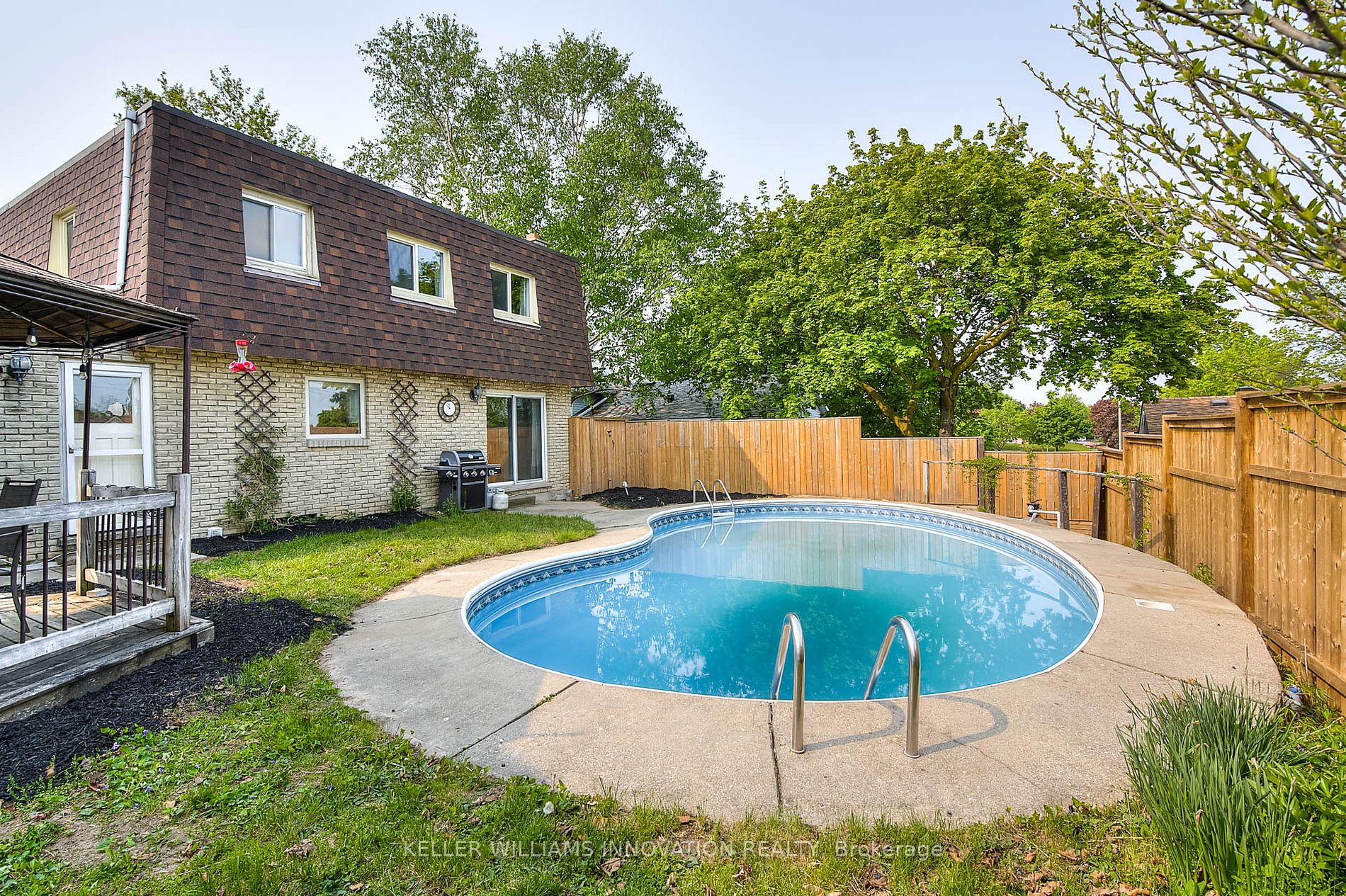 110 Roseneath Cres