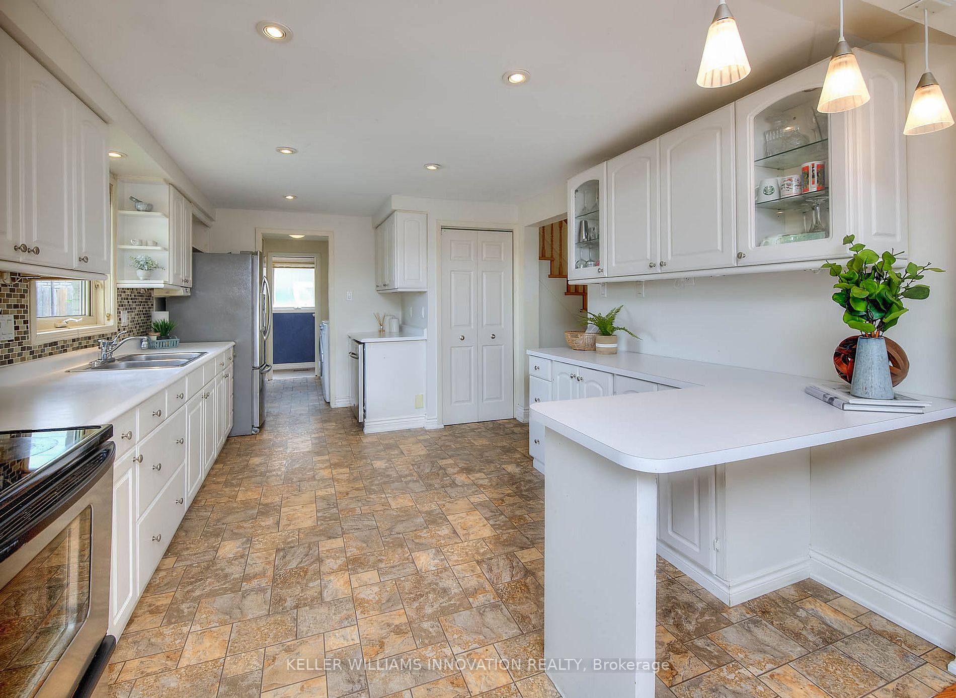 110 Roseneath Cres