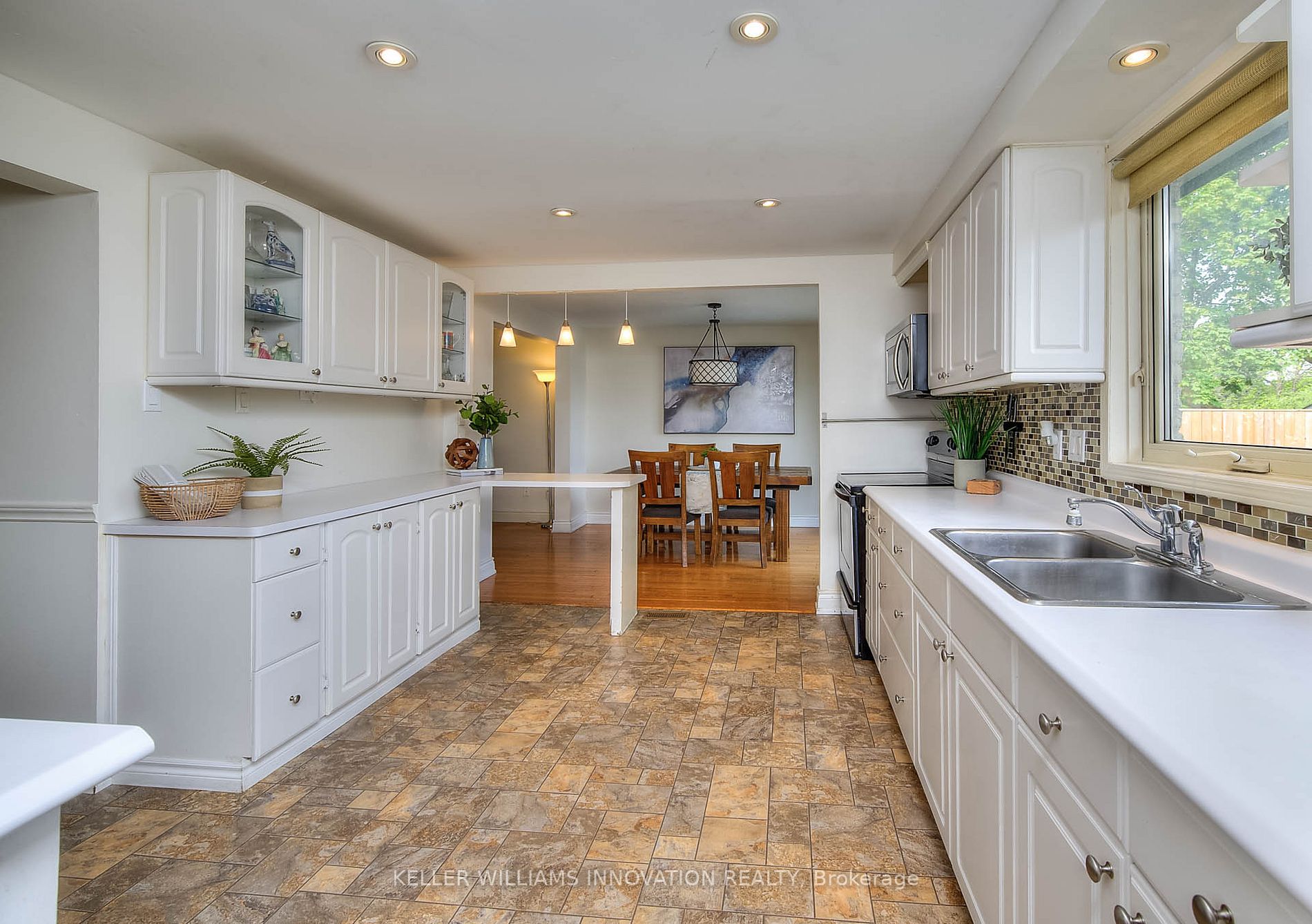 110 Roseneath Cres