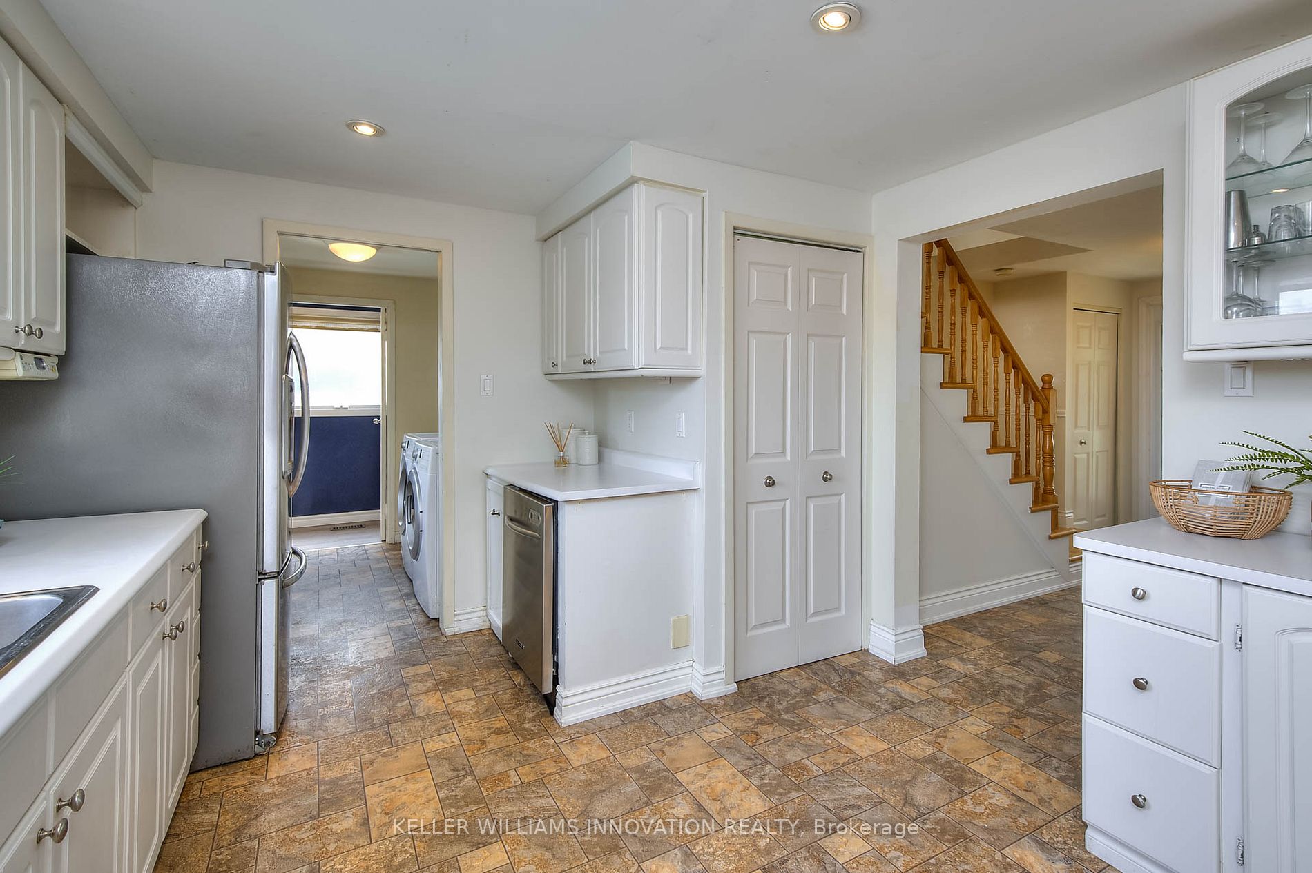 110 Roseneath Cres