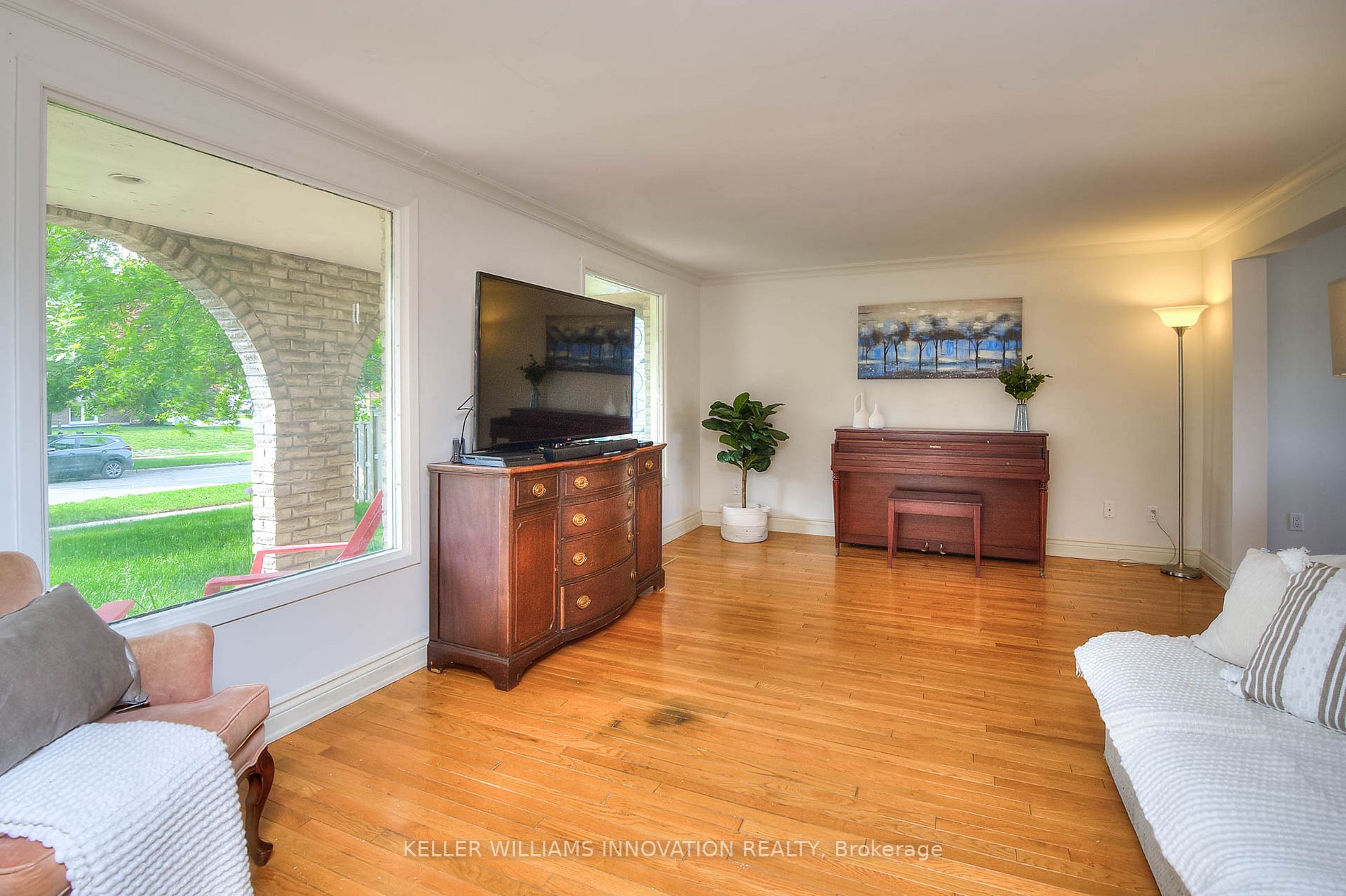 110 Roseneath Cres