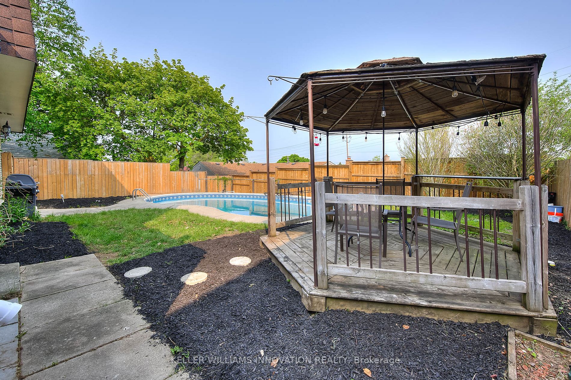 110 Roseneath Cres