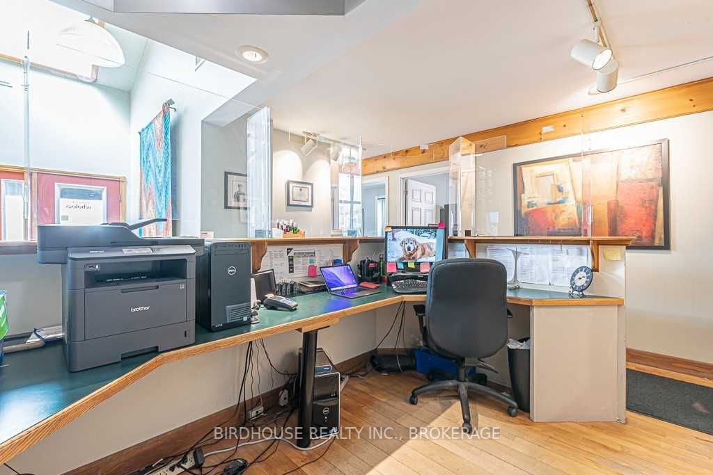 72 Lindsay St S