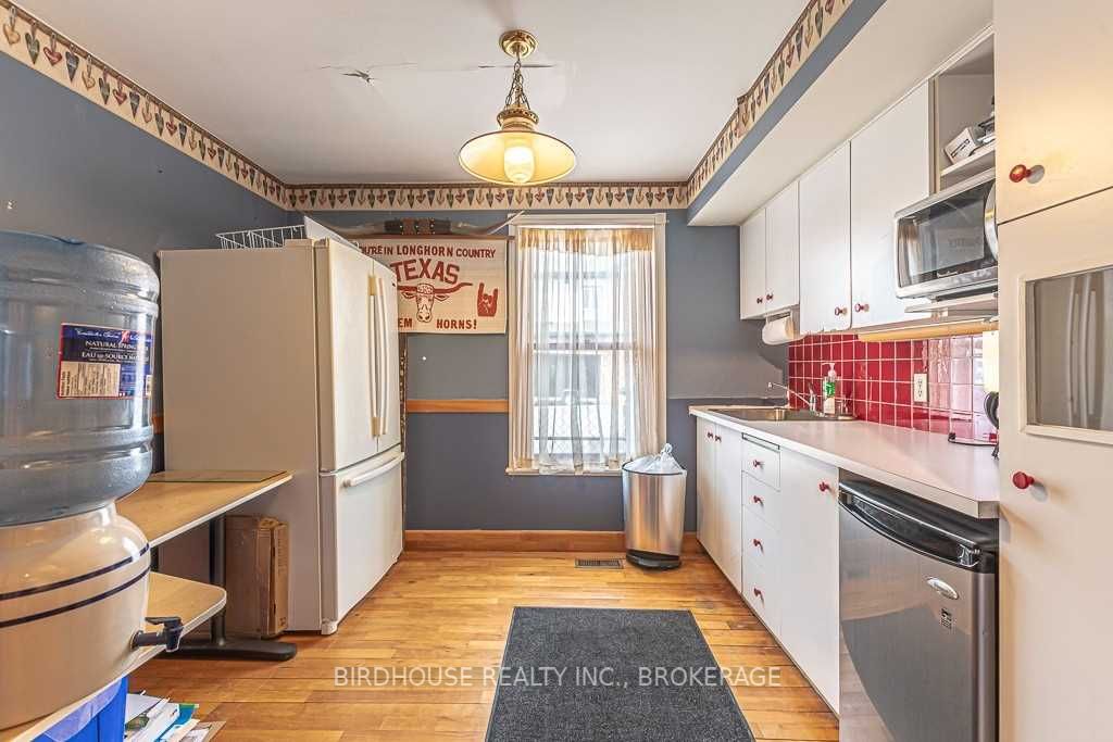 72 Lindsay St S