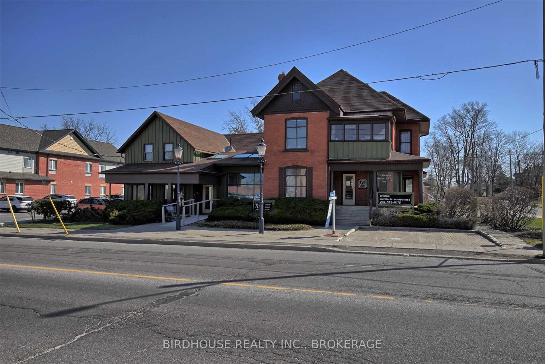 72 Lindsay St S