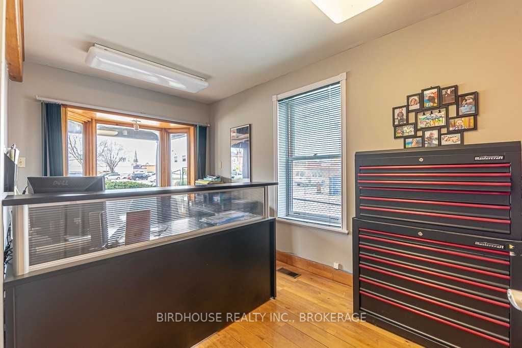 72 Lindsay St S