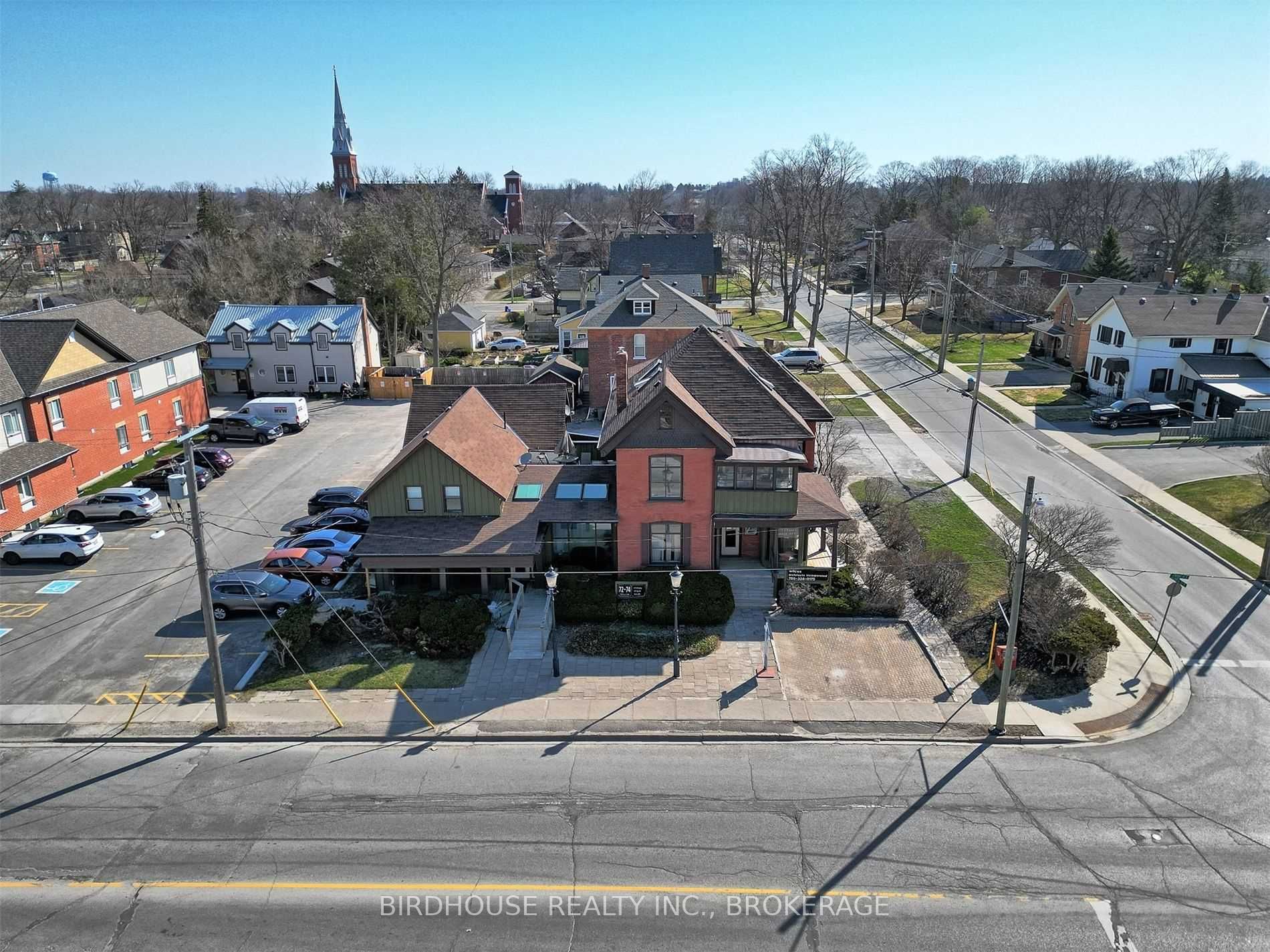 72 Lindsay St S