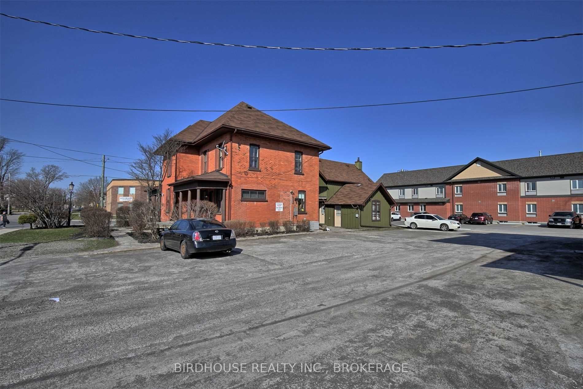 72 Lindsay St S
