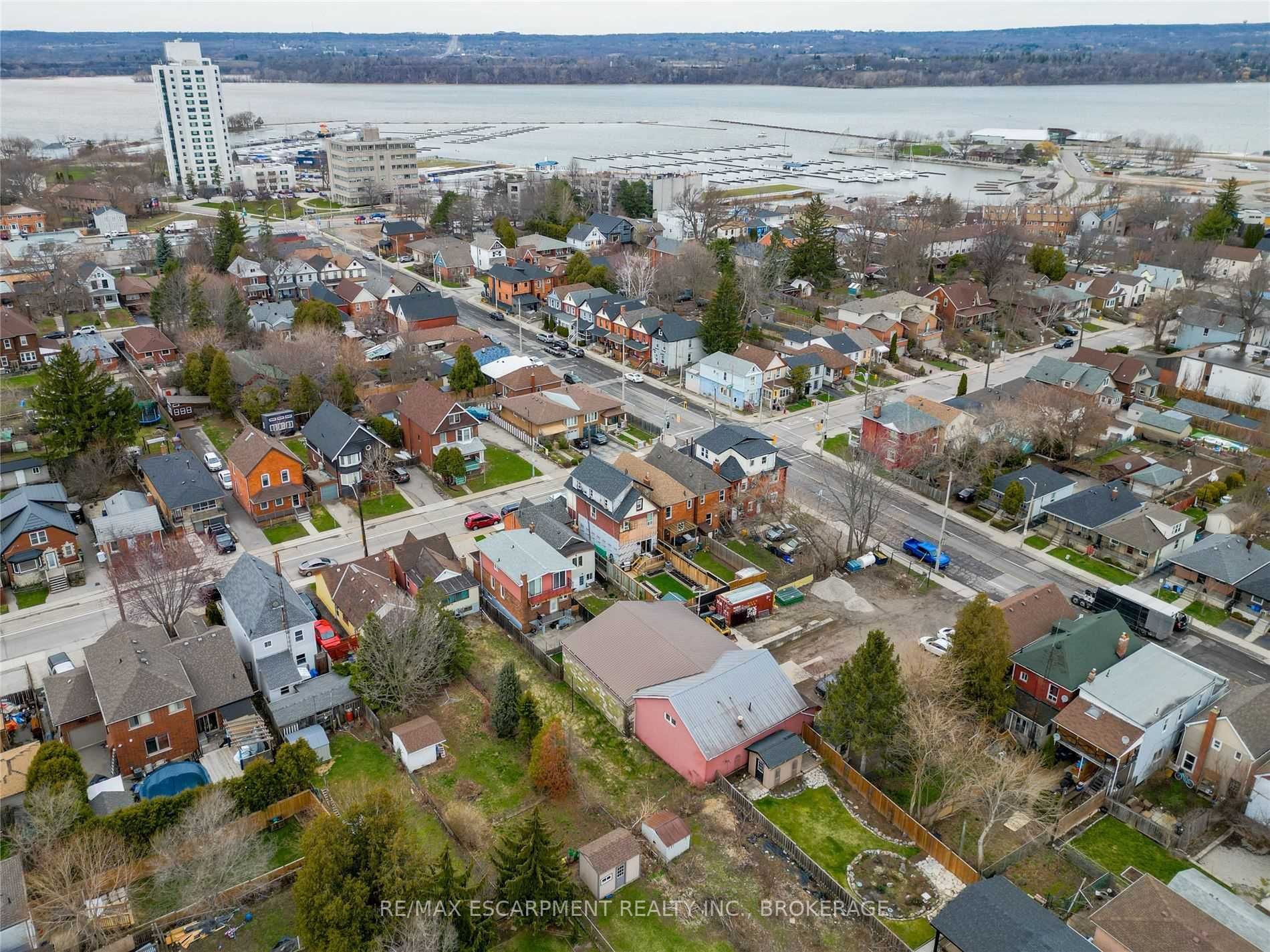 510 John St N