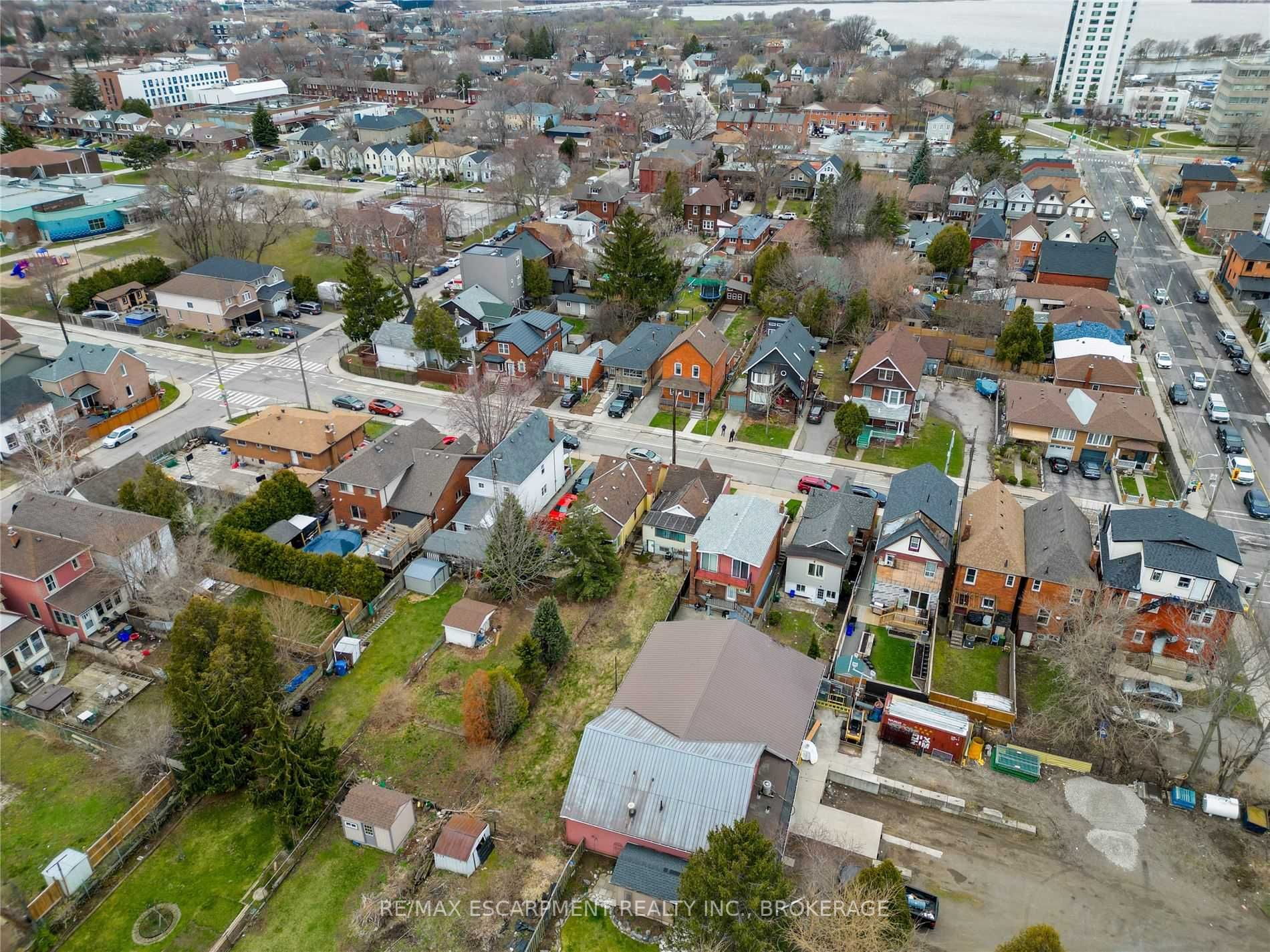 510 John St N