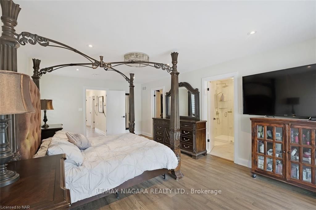 77 B Broadway Ave