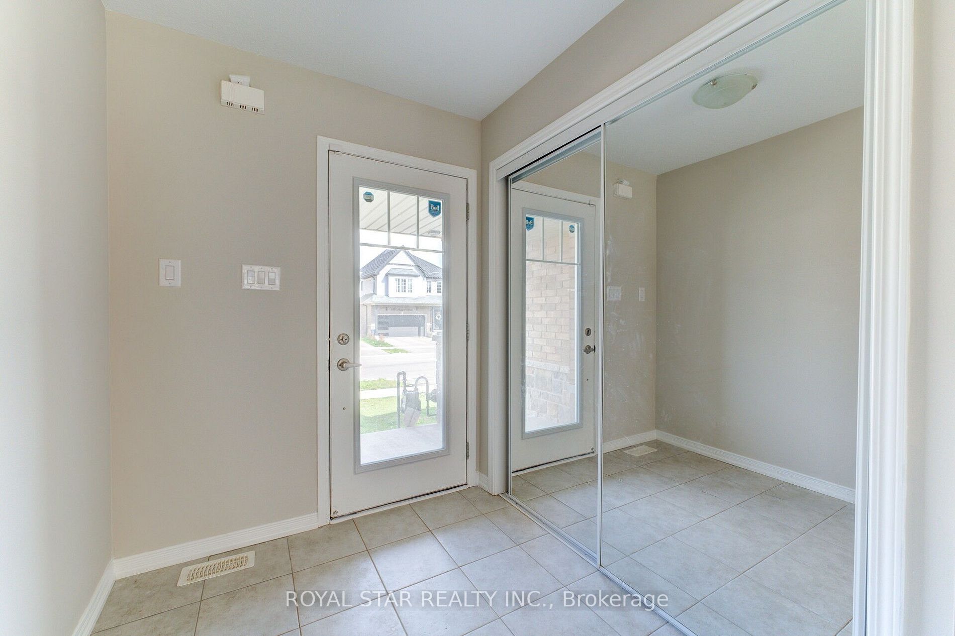 Listing X6039240 - Large Photo # 2