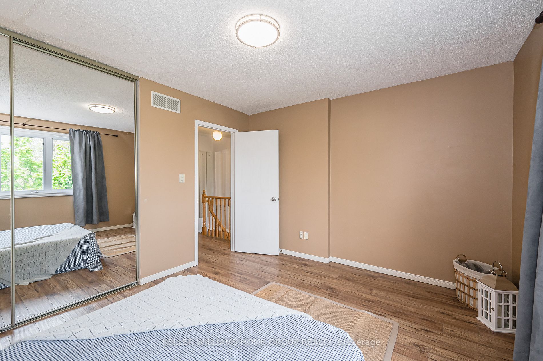 Listing X6039400 - Large Photo # 30