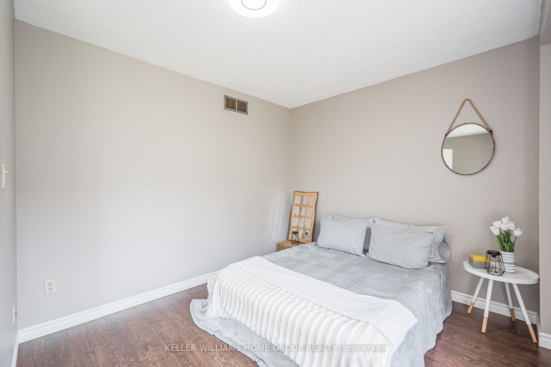 Listing X6039400 - Large Photo # 6