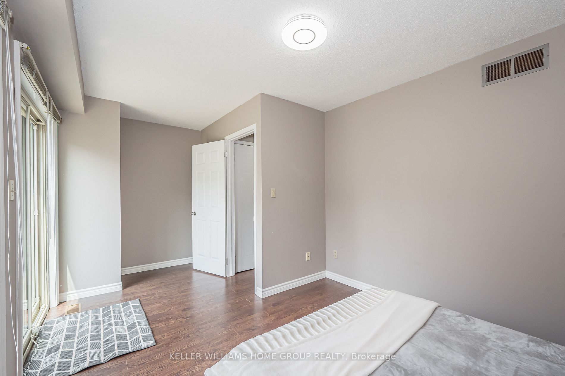 Listing X6039400 - Large Photo # 8
