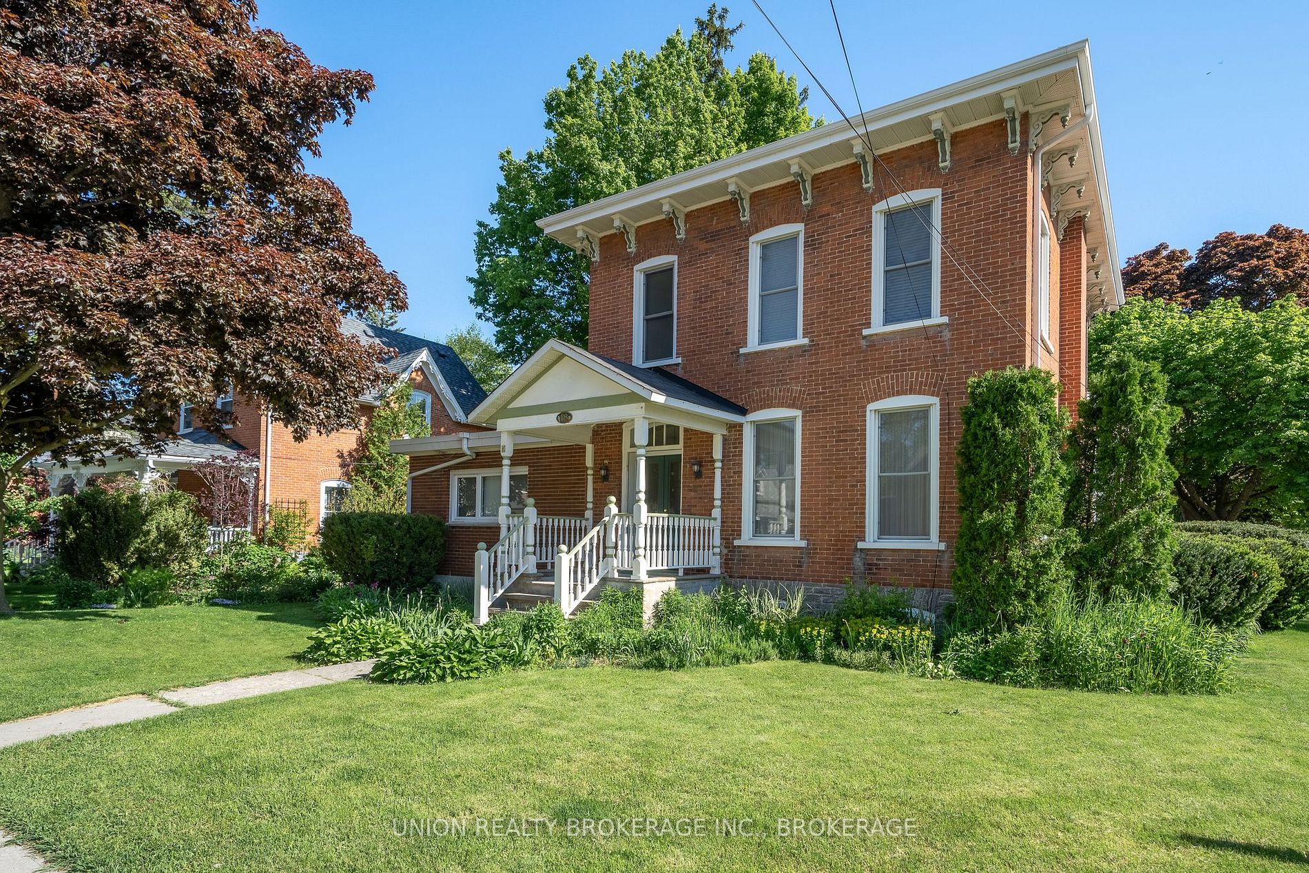 18 Centre St