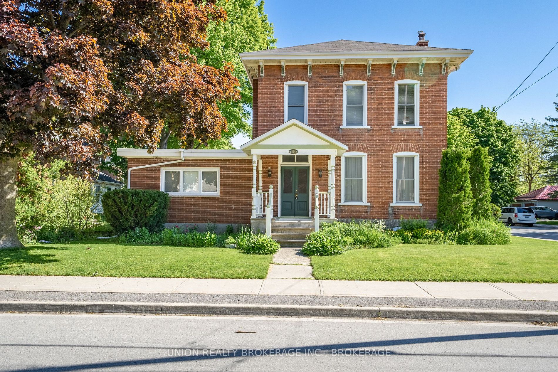18 Centre St