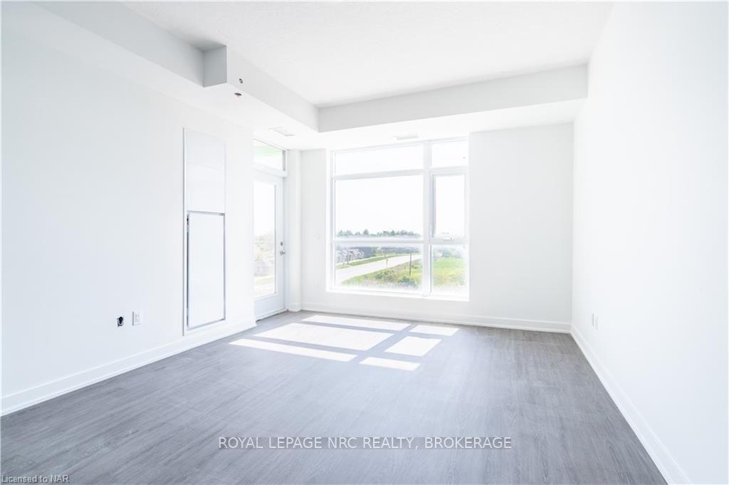 600 North Service Rd, #420
