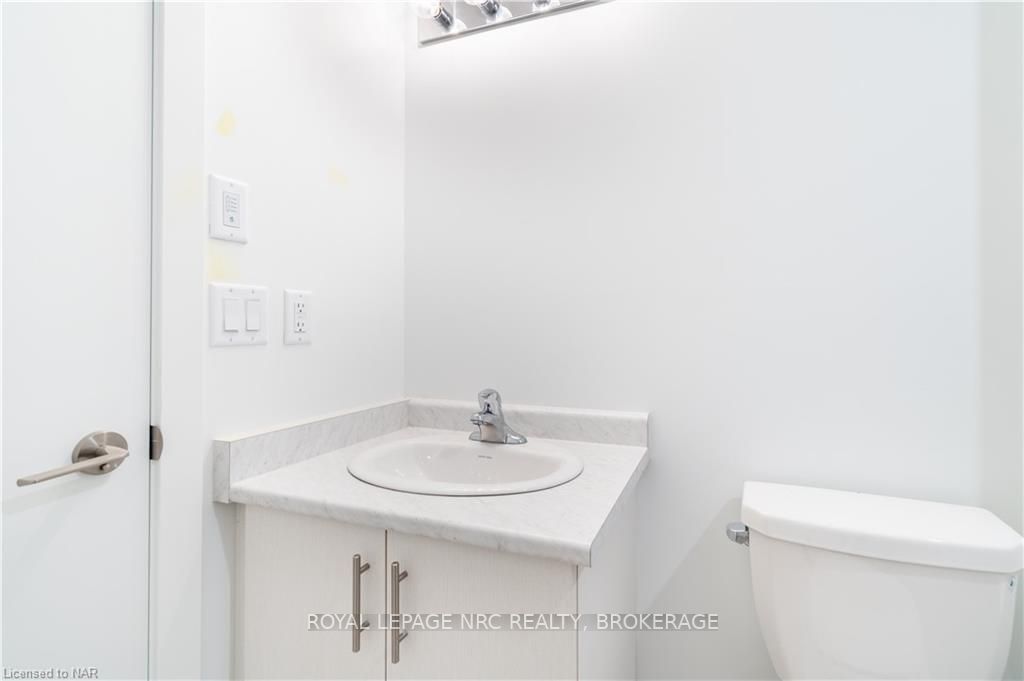 600 North Service Rd, #420