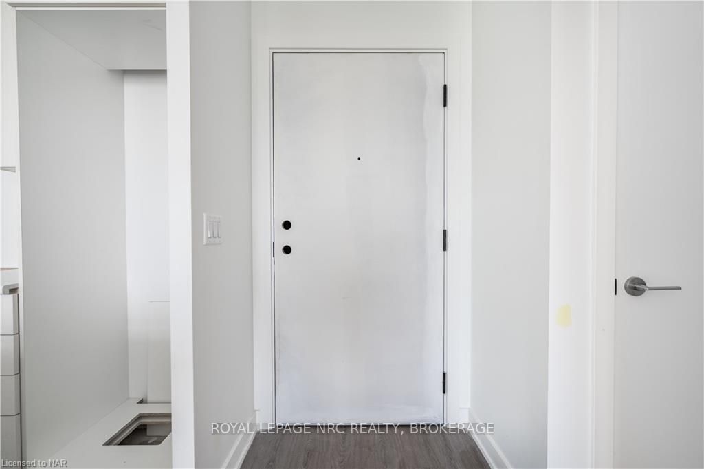 600 North Service Rd, #420