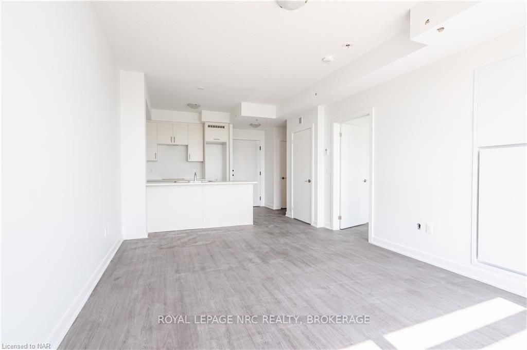 600 North Service Rd, #420