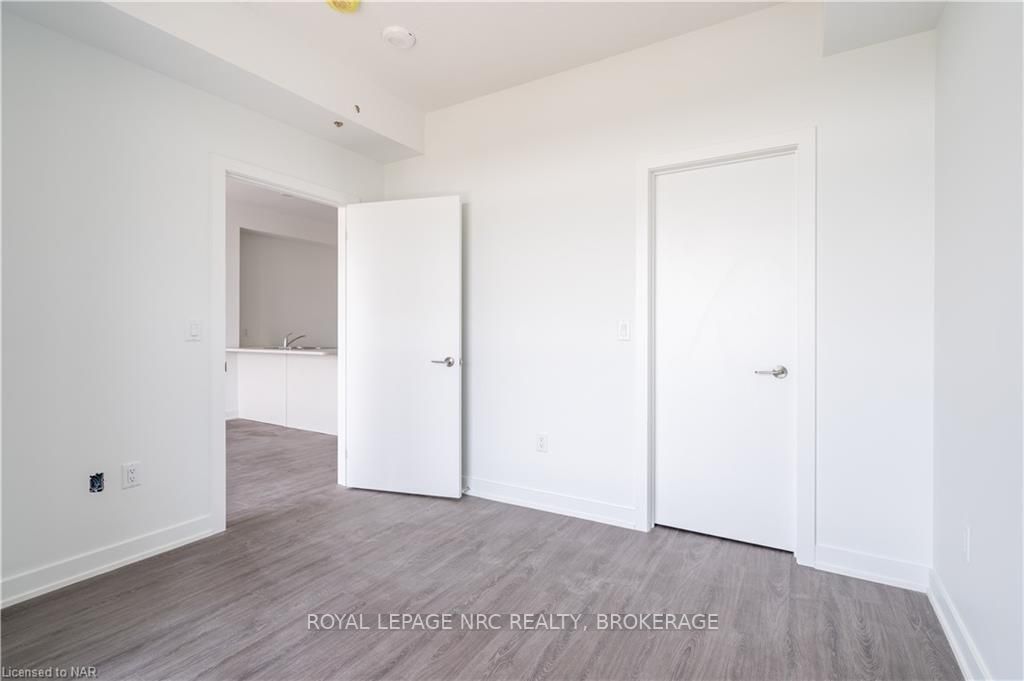 600 North Service Rd, #420