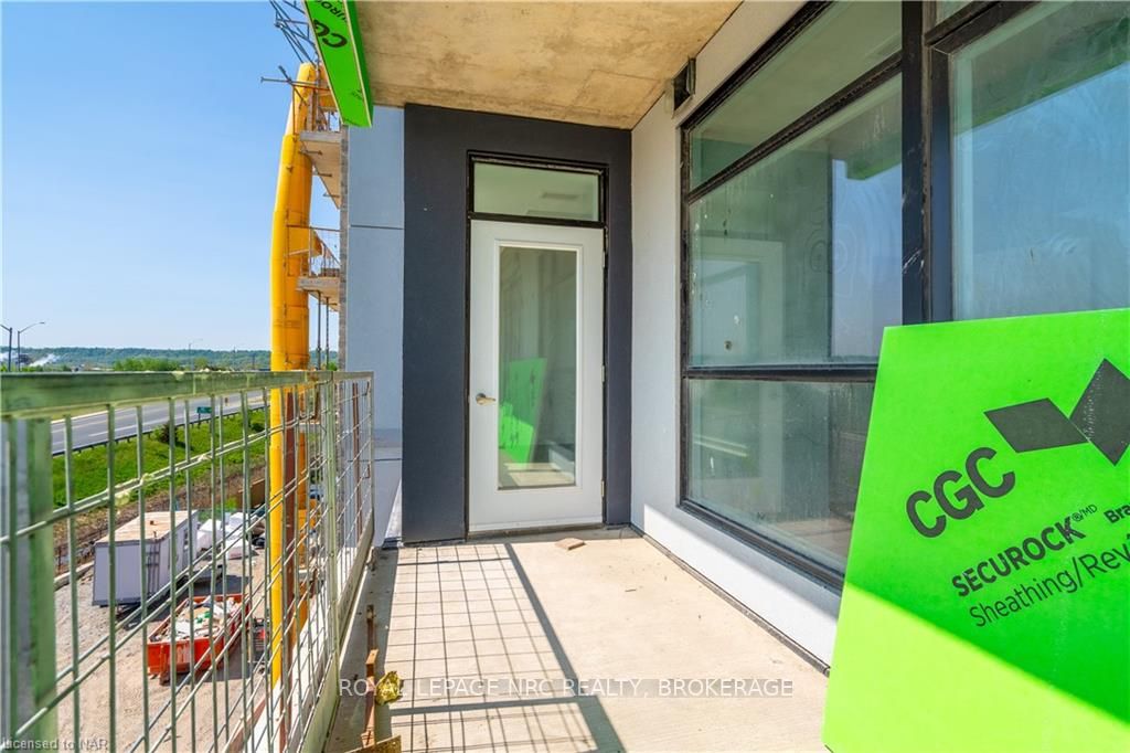 600 North Service Rd, #420