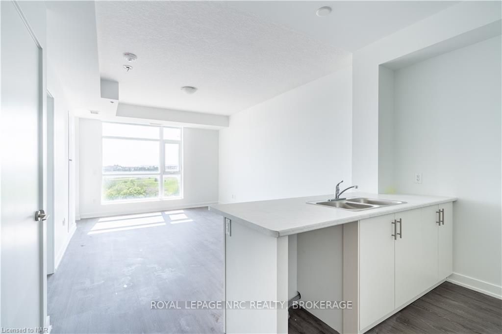 600 North Service Rd, #420