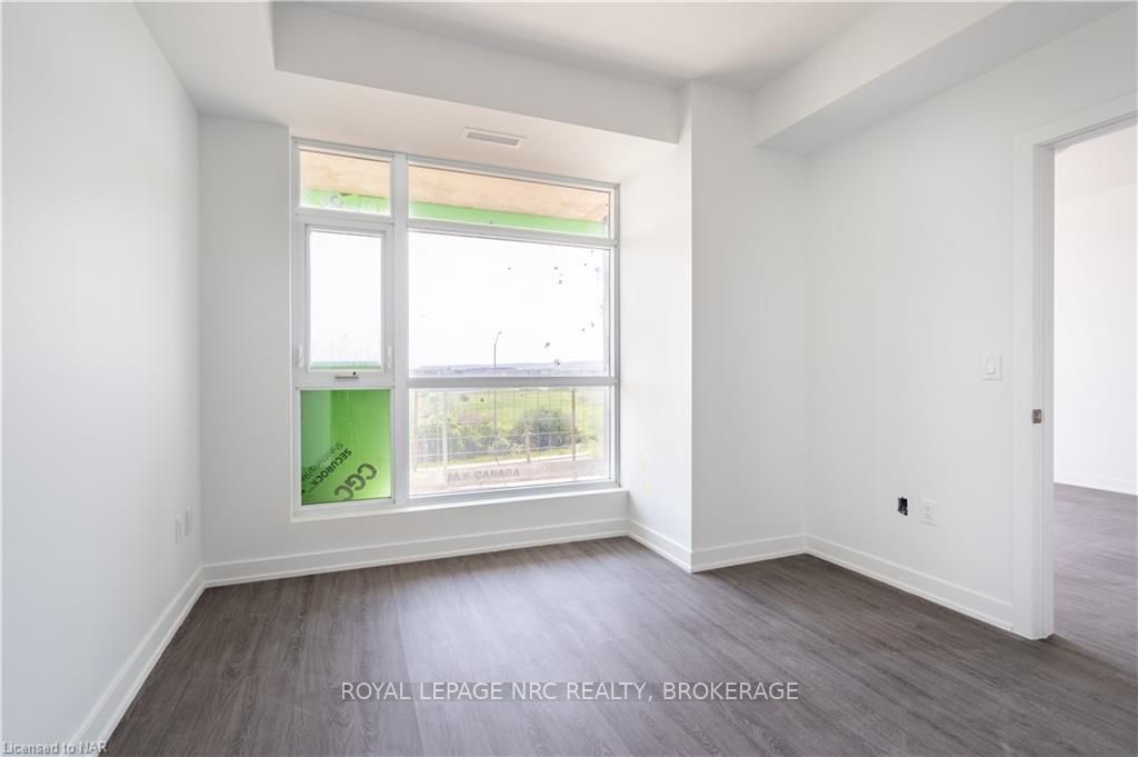 600 North Service Rd, #420