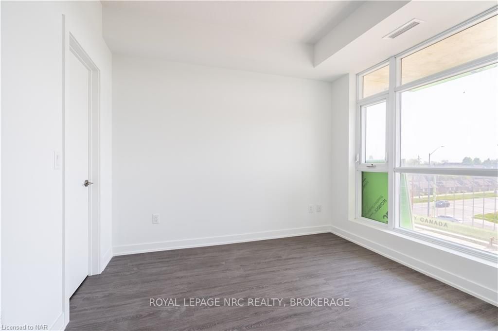 600 North Service Rd, #420