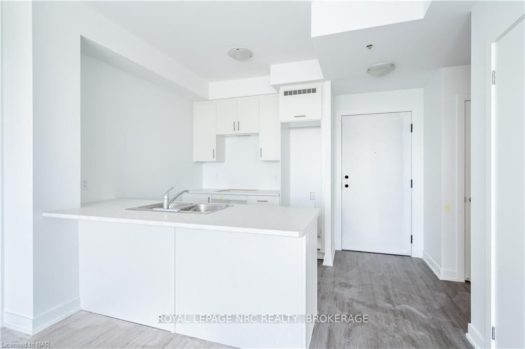 600 North Service Rd, #420
