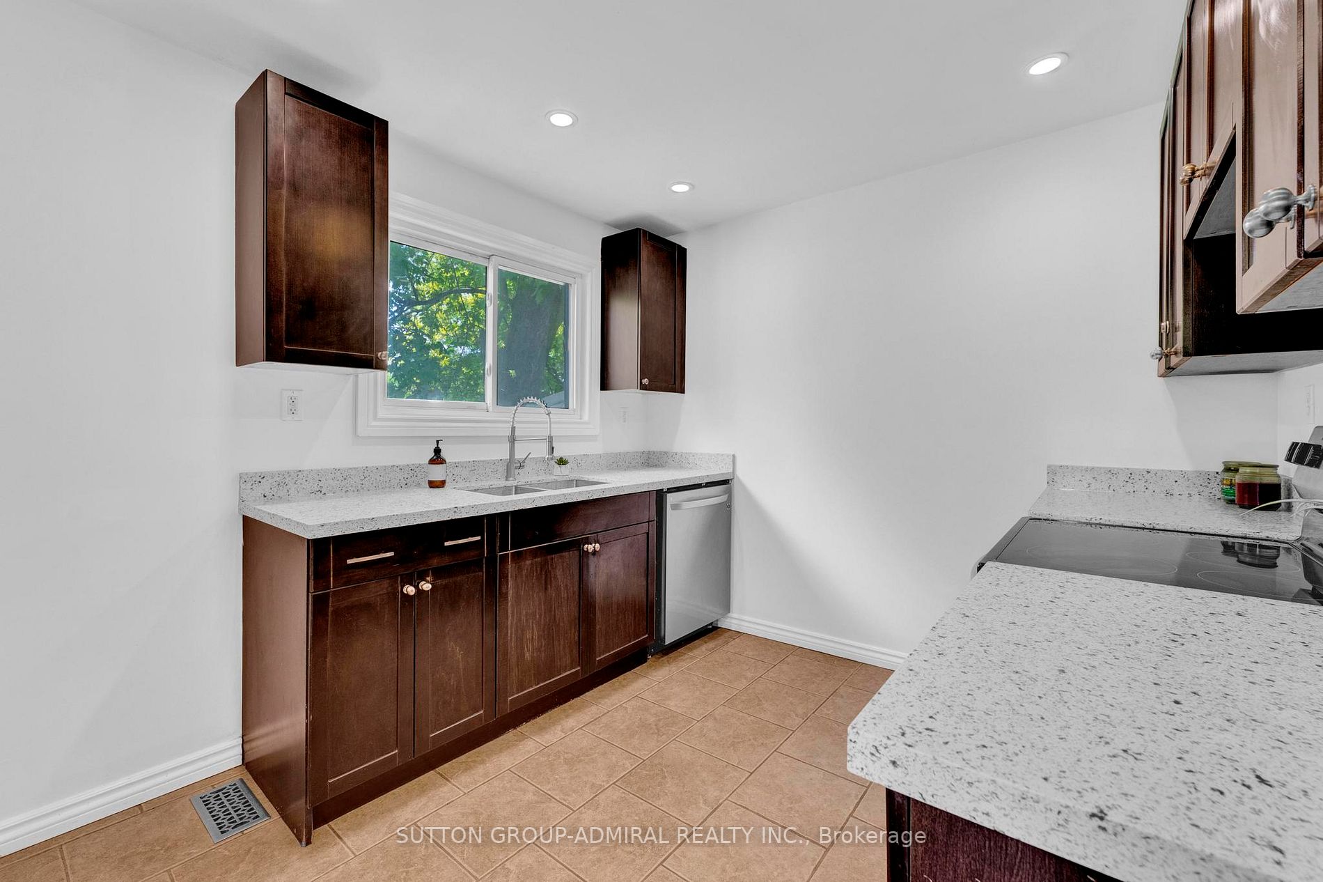 Listing X6042400 - Large Photo # 12