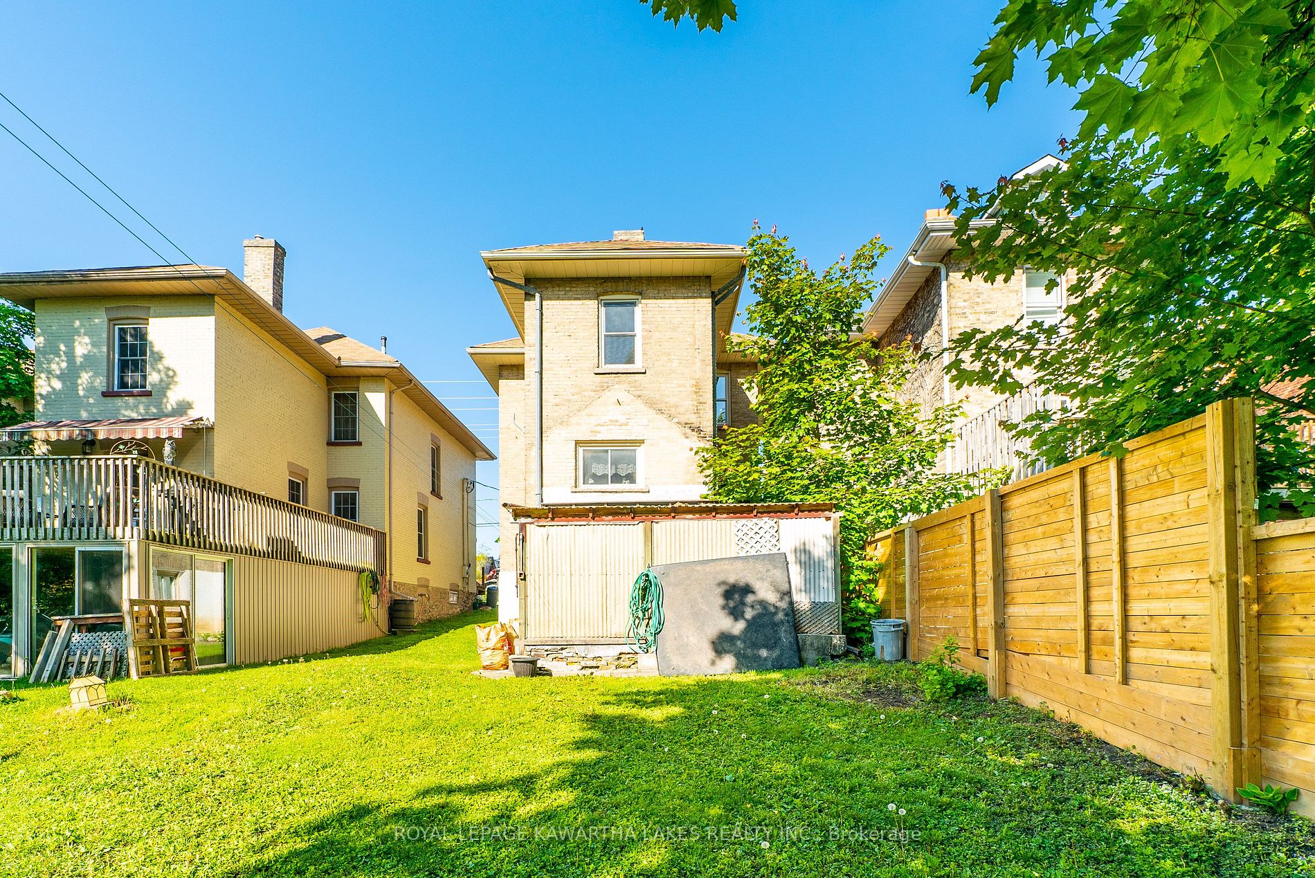 36 Victoria Avenue N