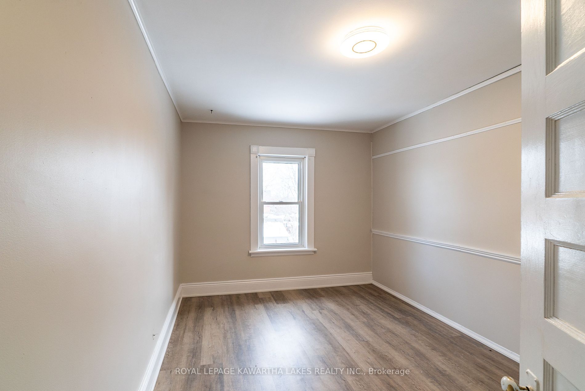 36 Victoria Avenue N