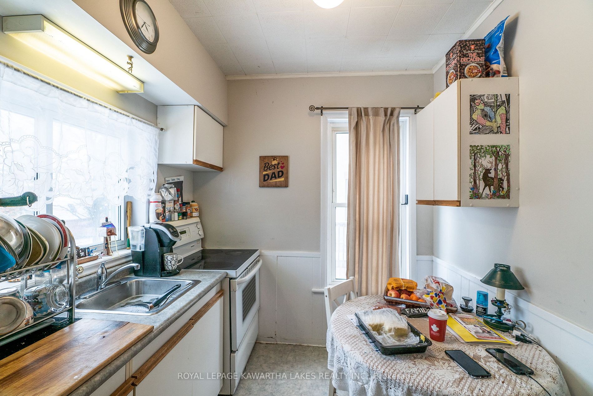 36 Victoria Avenue N